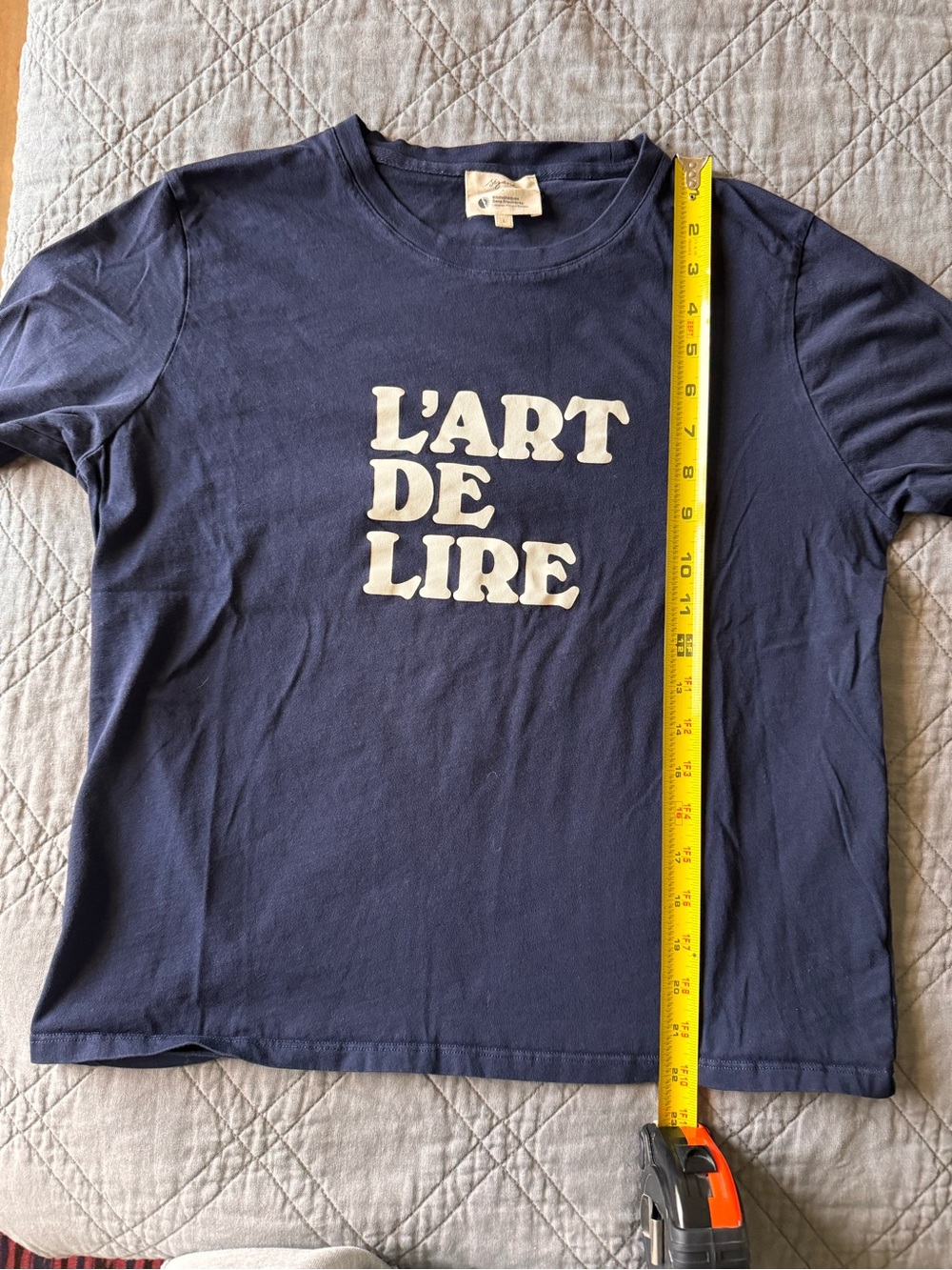 Sézane Navy Graphic Tee "L'ART DE LIRE" Size Large - Picture 5 of 8